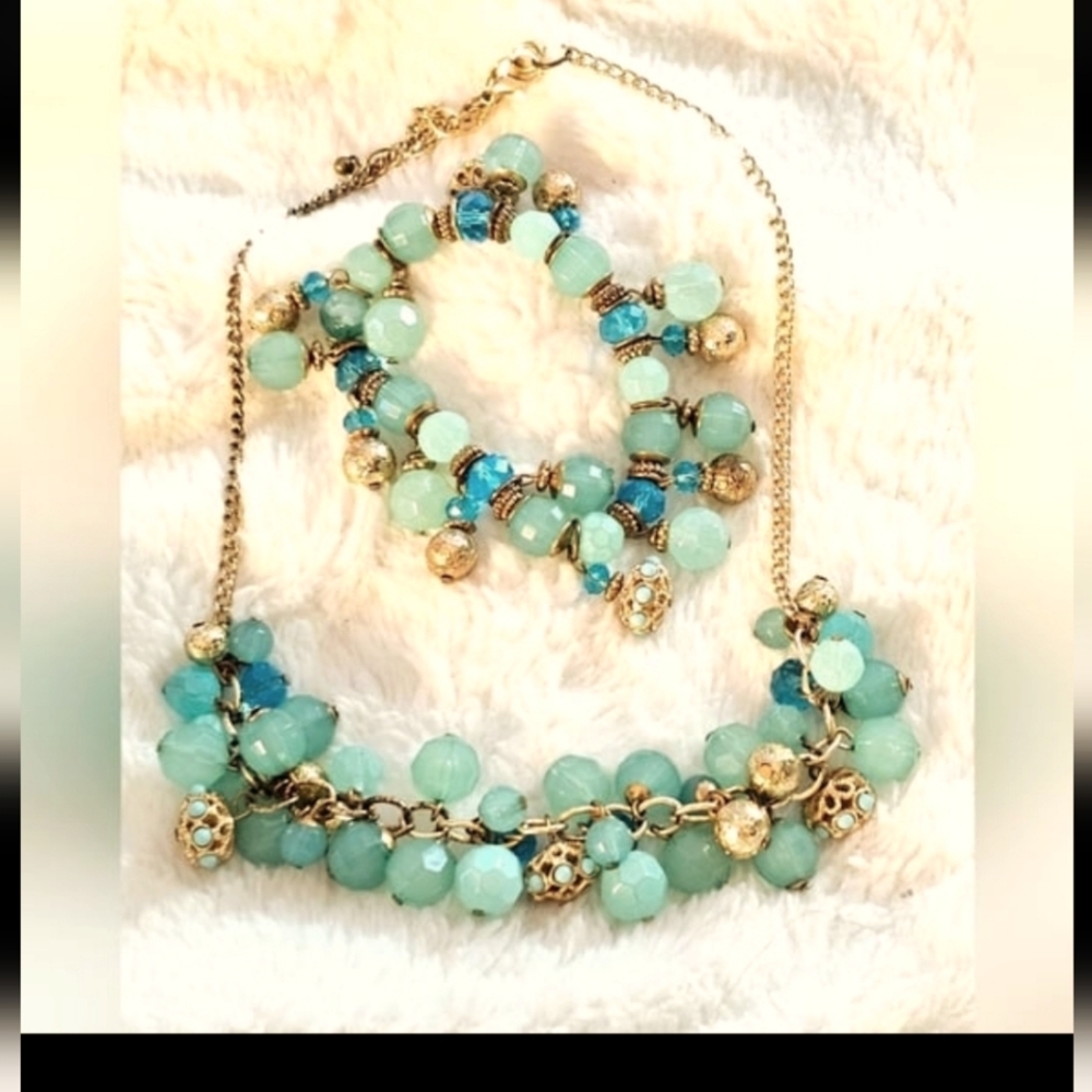 TURQUIOSE COLOR BRACELET AND NECKLACE SET
